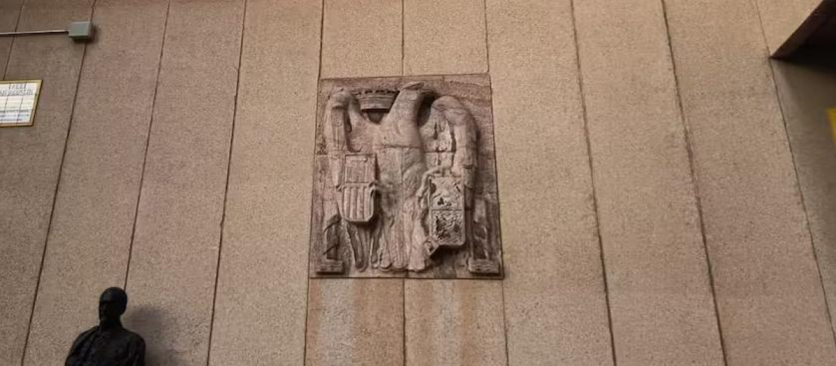 Águila retirada del Palacio de Justicia de Albacete