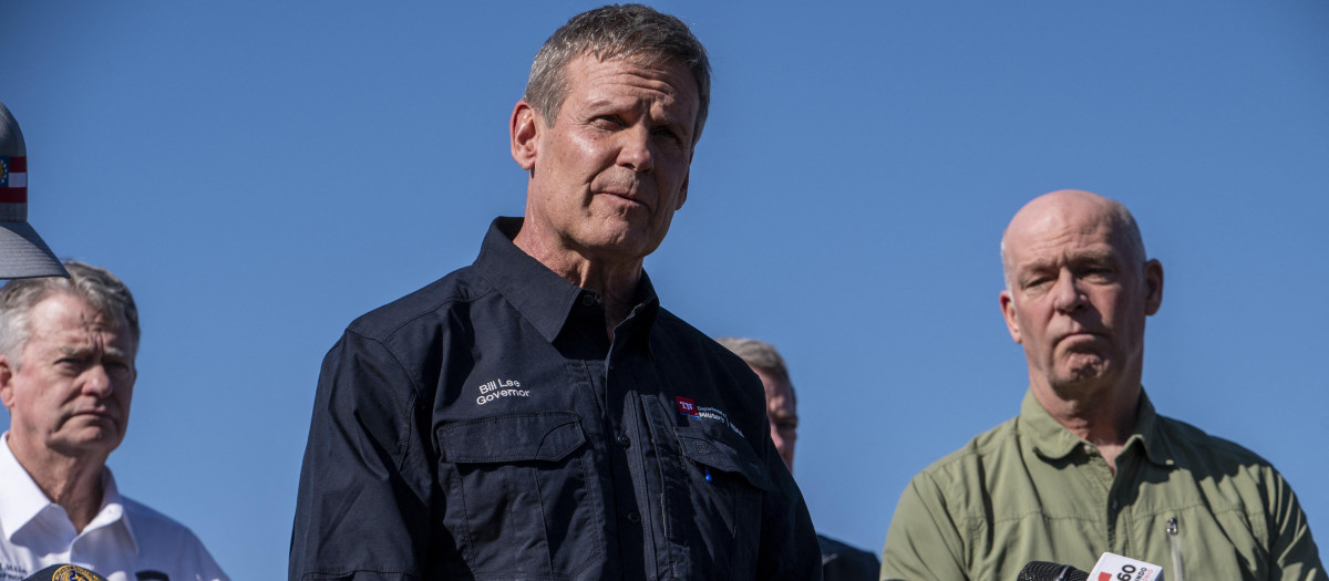 Bill Lee, gobernador de Tennessee, durante una rueda de prensa