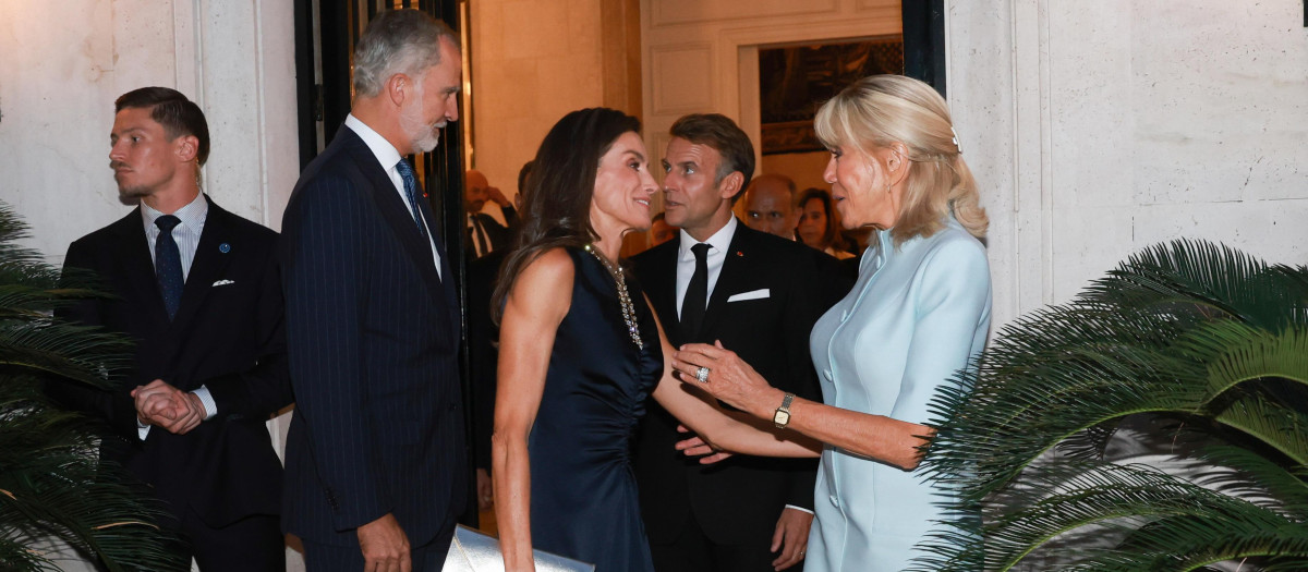 Spanish King Felipe VI and Queen Letizia with France President Emmanuel Macron and wife Brigitte Macron during reception in french embassy in Madrid on Wednesday, 30 September 2026.