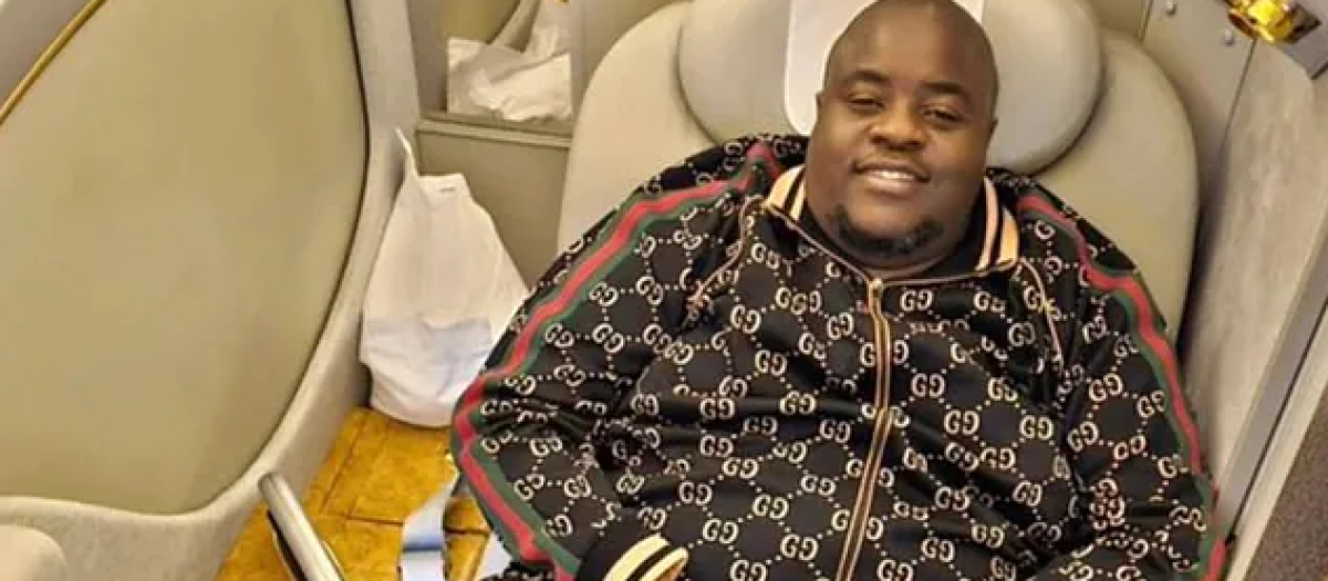 Wicknell Chivayo en un avión privad