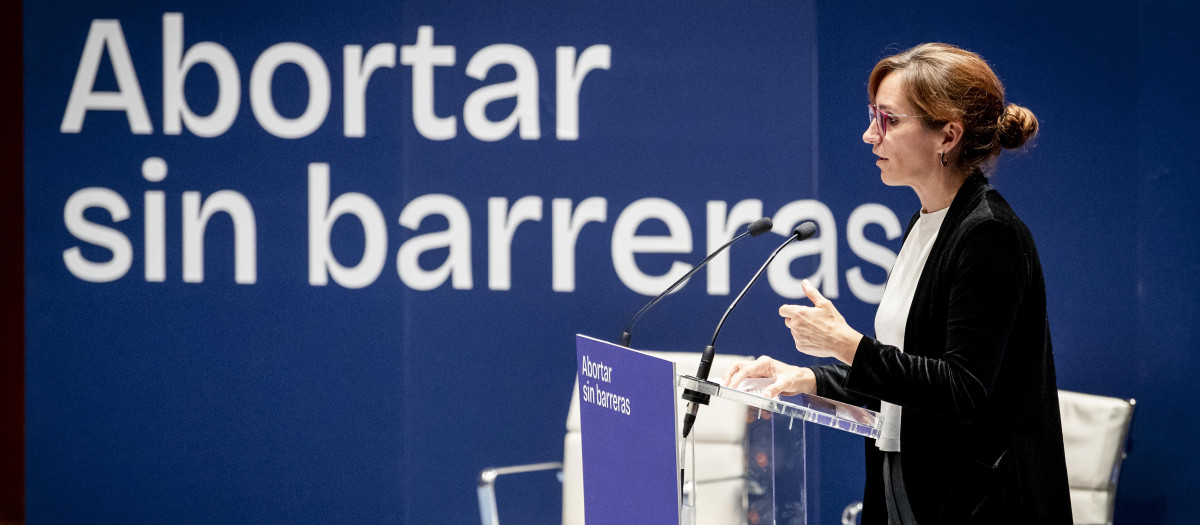 La ministra de Sanidad, Mónica García, en la presentación de una campaña por el aborto