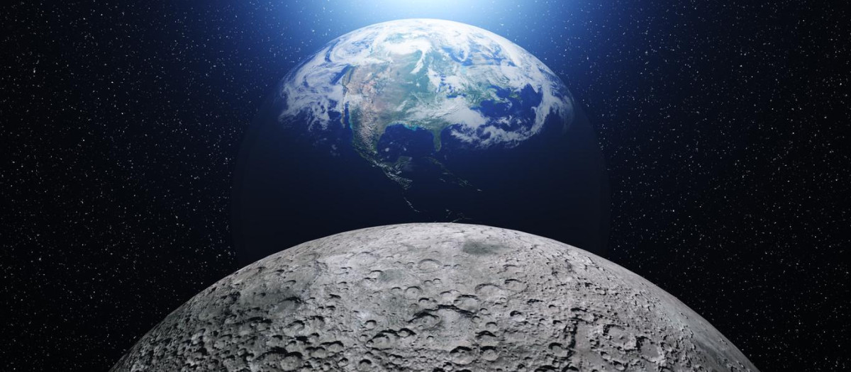 Vista de la Luna con la Tierra de fondo