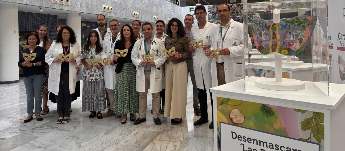 Doctores, representantes de asociaciones y pacientes de enfermedades raras en la inauguración de la expo
