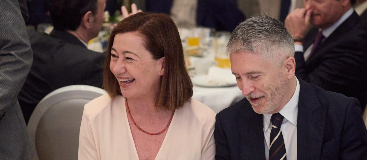 (Foto de ARCHIVO)
La presidenta del Congreso de los Diputados, Francina Armengol, y el ministro de Interior, Fernando Grande-Marlaska, durante un desayuno informativo organizado por Fórum Europa, en el Hotel Mandarin Oriental Ritz, a 22 de mayo de 2025, en Madrid (España).

Jesús Hellín / Europa Press
22/5/2025