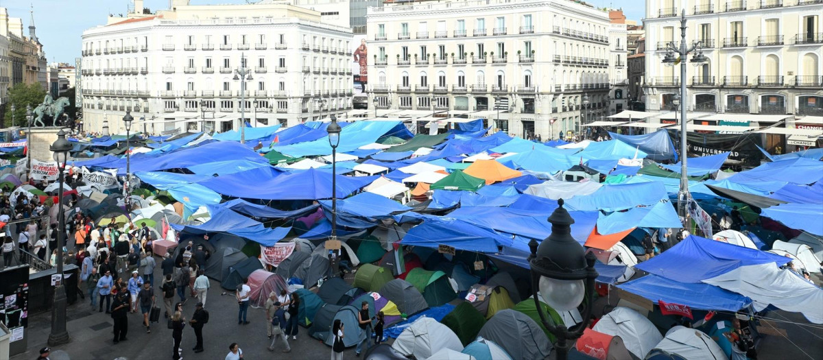 Tiendas de campaña de la acampada en la Puerta del Sol