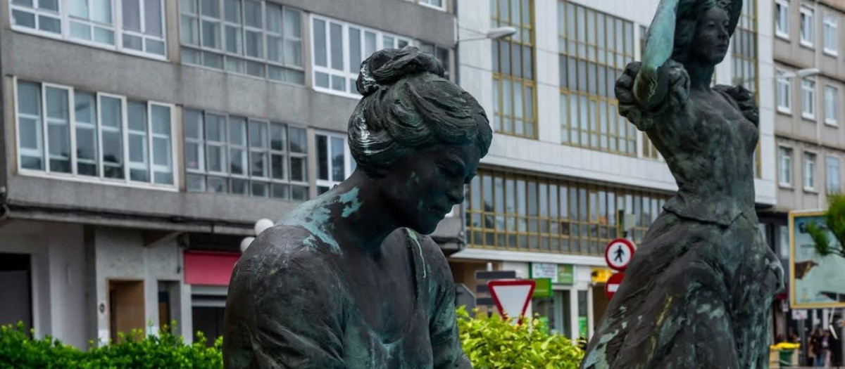 Las ‘Catalinas’ de La Coruña: las mujeres del rural que se bañaban vestidas en el Orzán por prescripción médica