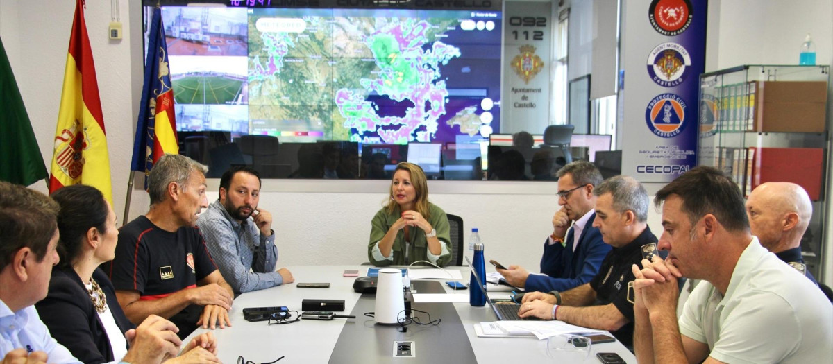 Imagen de una reunión del Cecopal en Castellón con motivo de la alerta roja por lluvias en la ciudad

REMITIDA / HANDOUT por AYUNTAMIENTO DE CASTELLÓ
Fotografía remitida a medios de comunicación exclusivamente para ilustrar la noticia a la que hace referencia la imagen, y citando la procedencia de la imagen en la firma
02/10/2026
