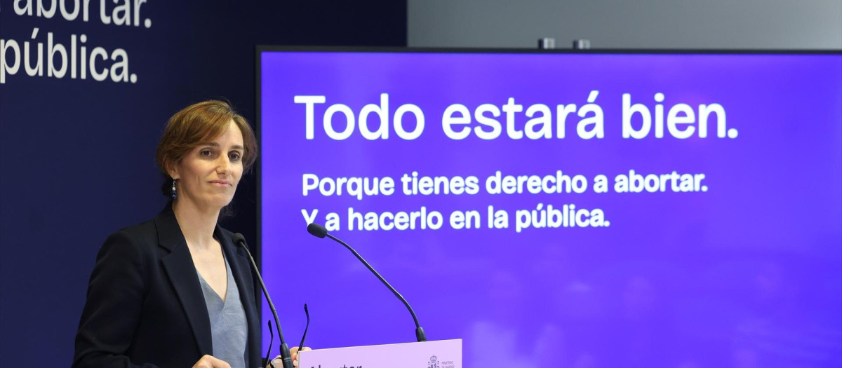 La ministra de Sanidad, Mónica García, durante la presentación de la campaña del aborto