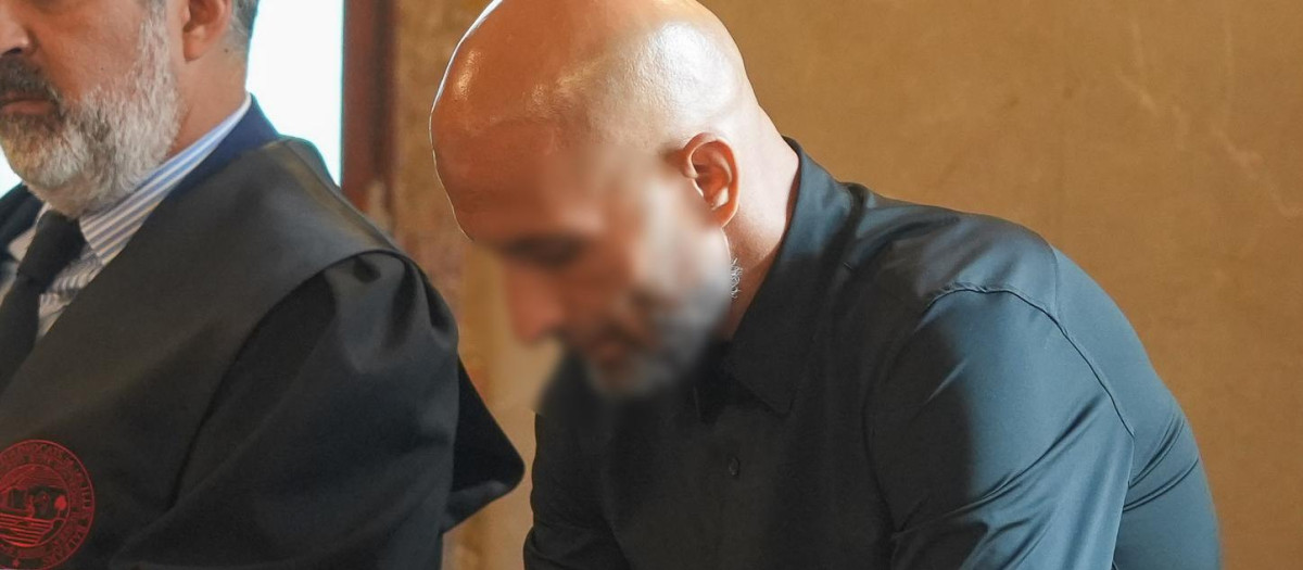 El procesado junto a su abogado de oficio