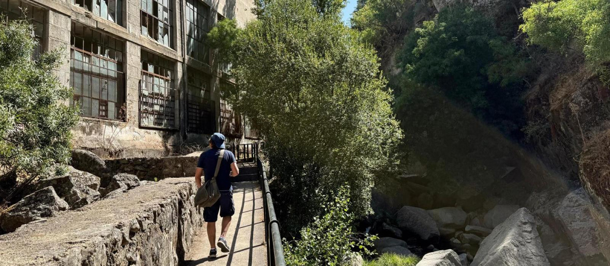 Ruta de las fábricas de Béjar, paralela al río Cuerpo de Hombre