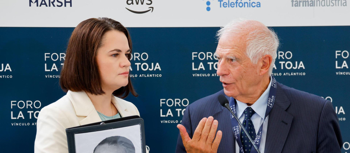 Sviatlana Tsikhanouskaya, líder de la Oposición Democrática en Bielorrusia con Josep Borell