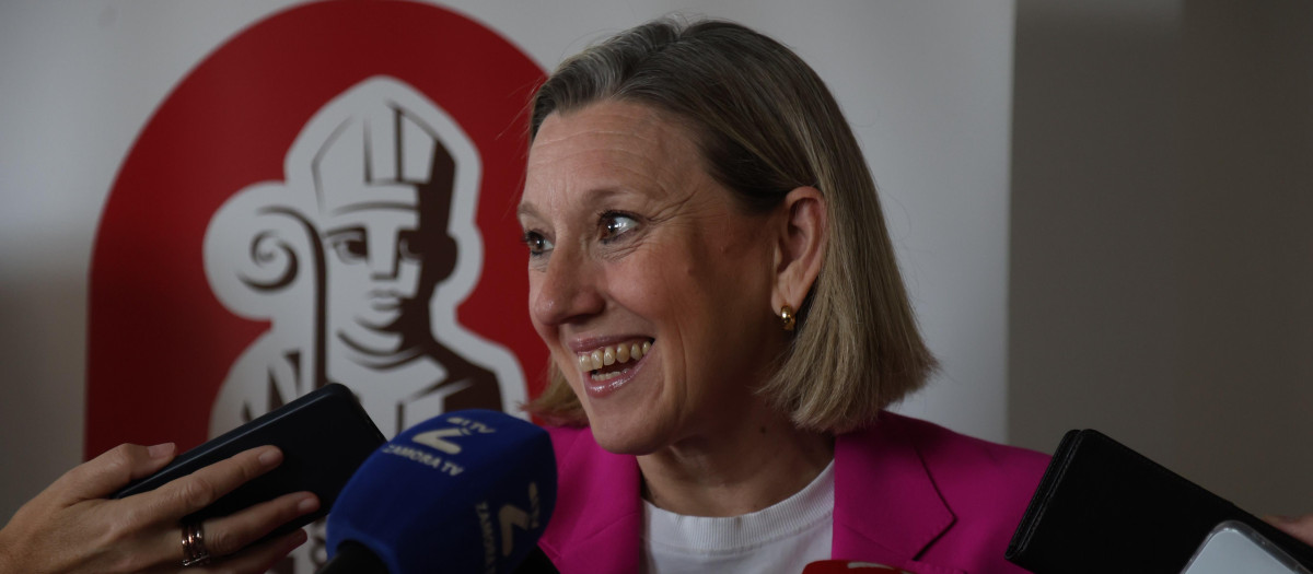 La vicepresidenta segunda, Isabel Blanco, asiste a la ceremonia de entrega de los VI Premios 'San Atilano'