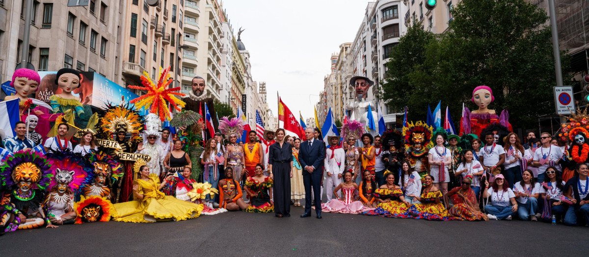 Ayuso asiste a la Cabalgata de la Hispanidad en Madrid