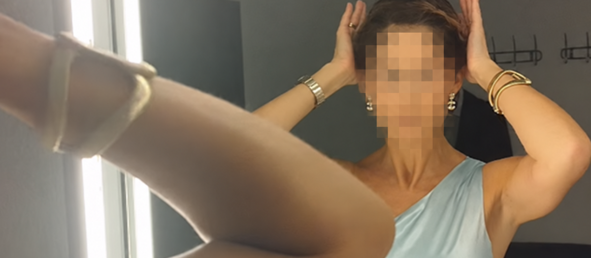 La influencer detenida, preparándose para una fiesta