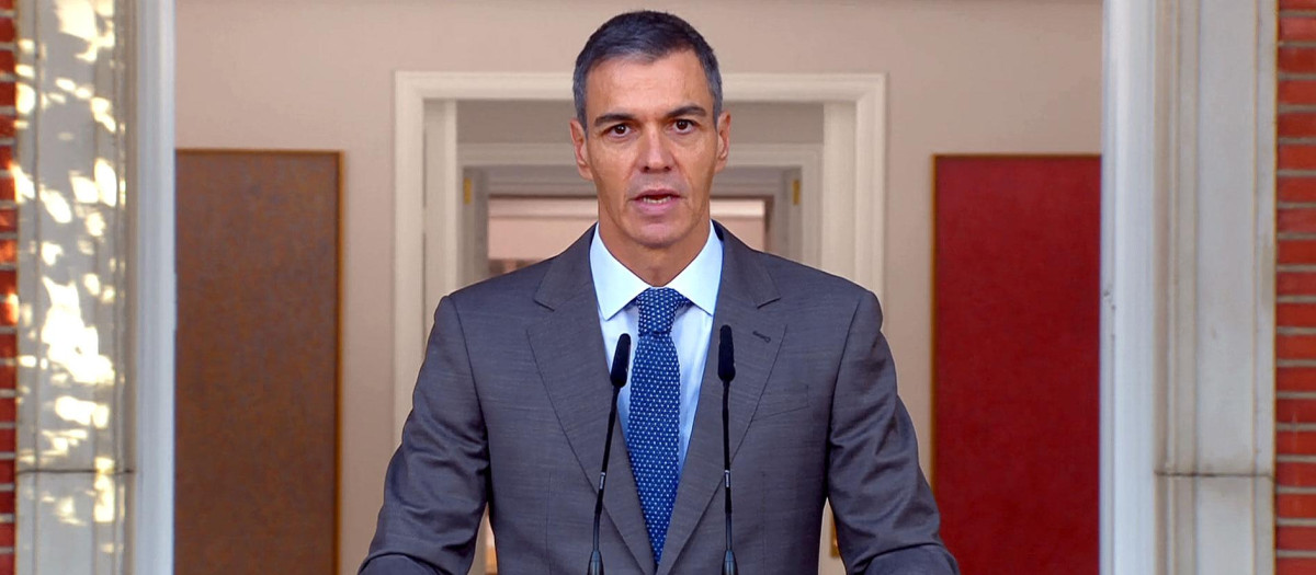 Pedro Sánchez durante la declaración institucional