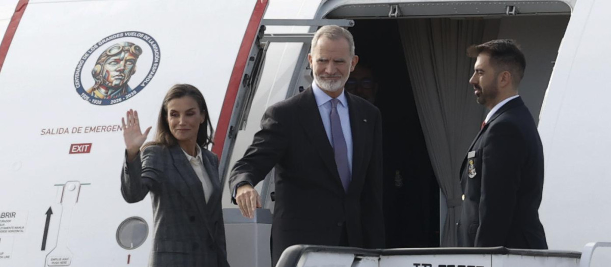 Spanish King Felipe VI and Letizia during the official farewell ceremony at the Madrid Airport before their state trip to Finland in Madrid on Monday, 05 October 2026.