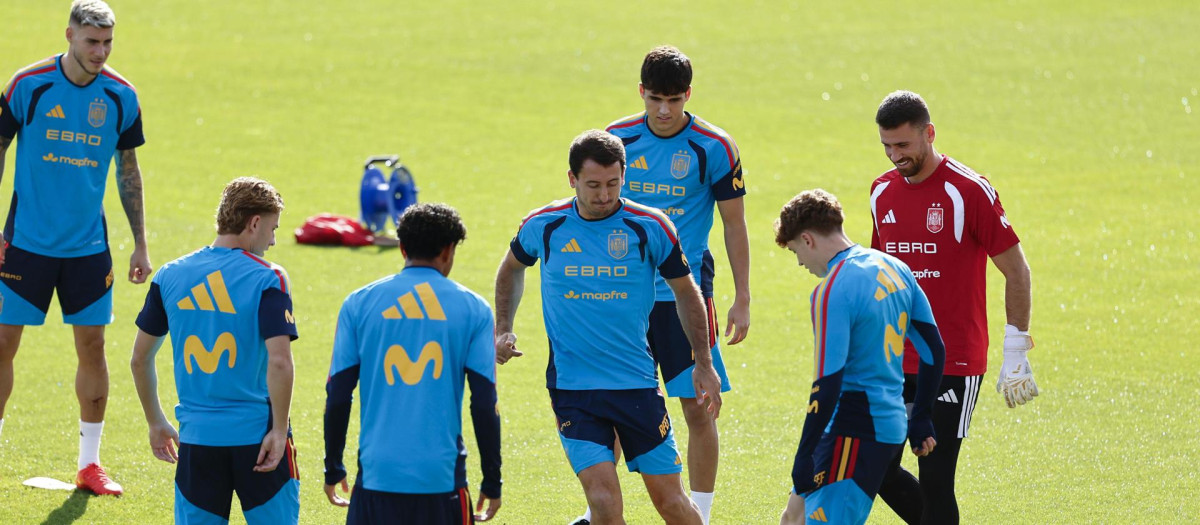 Los jugadores de la selección española, durante un entrenamiento en Las Rozas