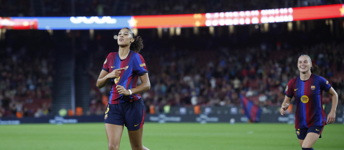 La centrocampista suiza del Barcelona Sydney Schertenleib celebra el séptimo gol del Barcelona ante el Real Madrid