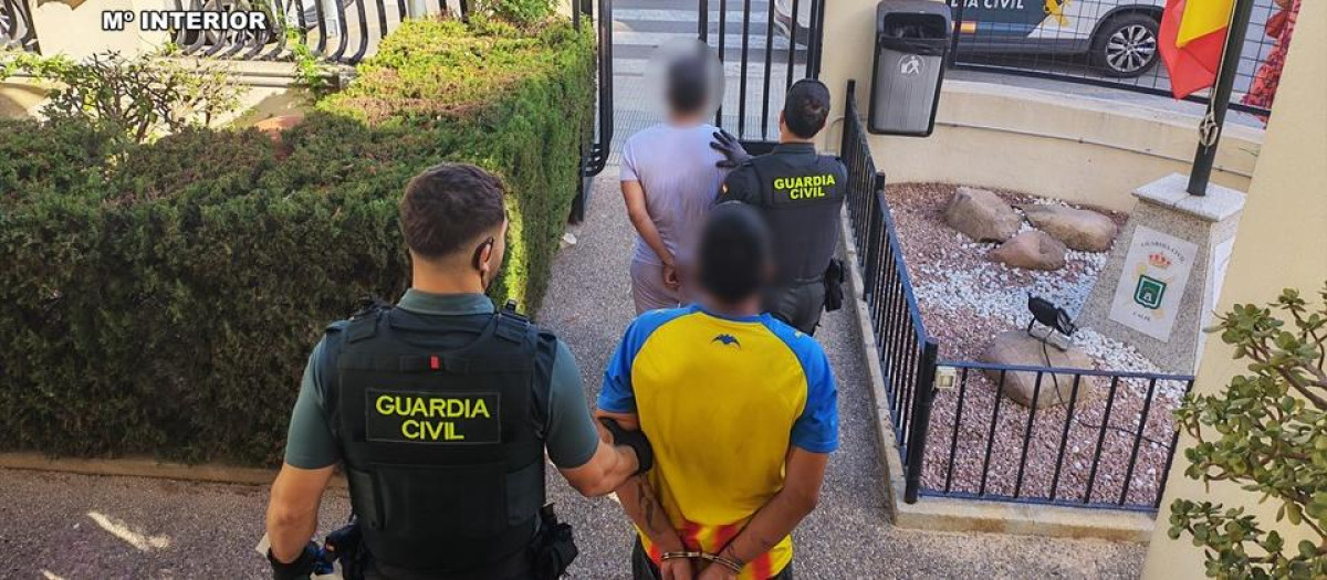 Imagen del traslado de los detenidos en Calpe