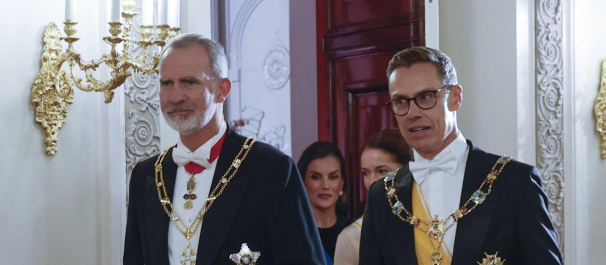El Rey y el presidente de Finlandia, en la cena de gala de Helsinki