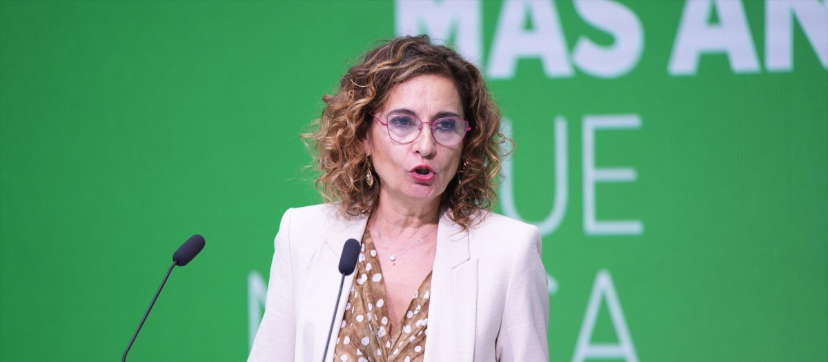 María Jesús Montero ayer durante la rueda de prensa en la sede regional del PSOE andaluz