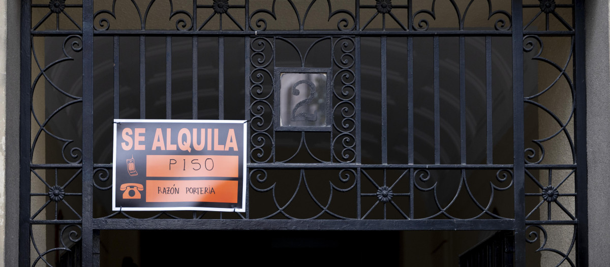 Un cartel de ‘SE ALQUILA' en Madrid