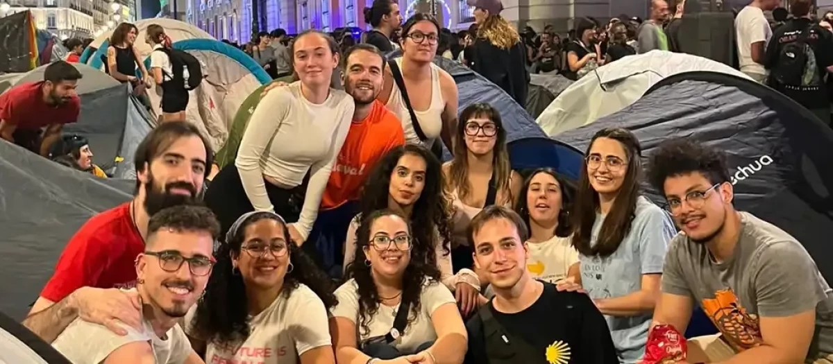 Algunos de los jóvenes de las JOC que han acampado en Sol