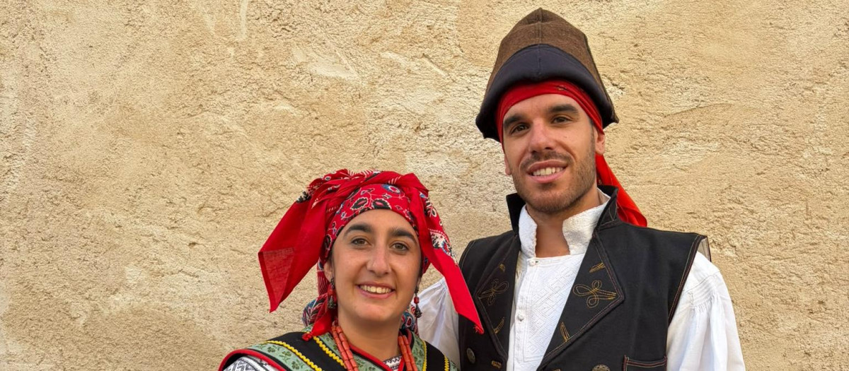 Cristian Román y Martina Miguel, miembros de la agrupación folclórica Manteos & Monteras