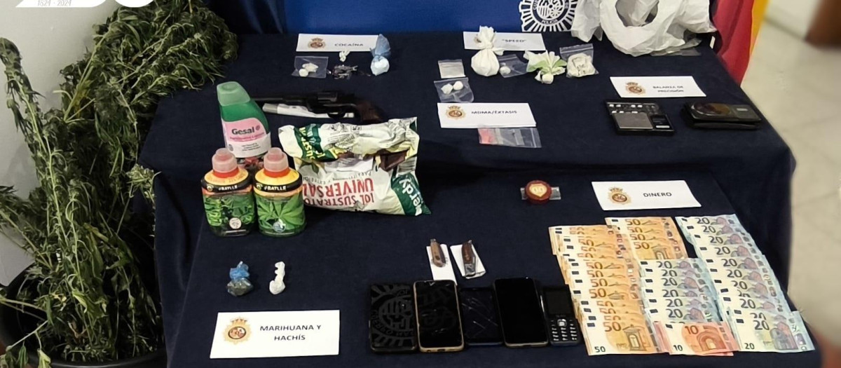 Droga y dinero incautado en los registros de la vivienda en Zamora