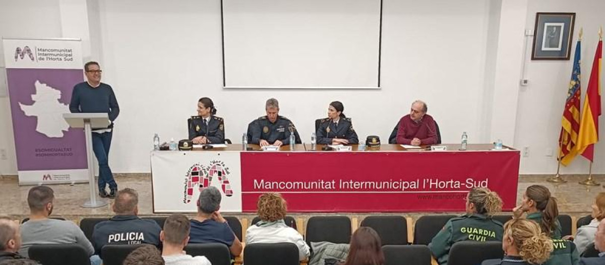Imagen de archivo de Jorge Martínez Ribera (derecha) en un acto sobre Viogen en 2015.