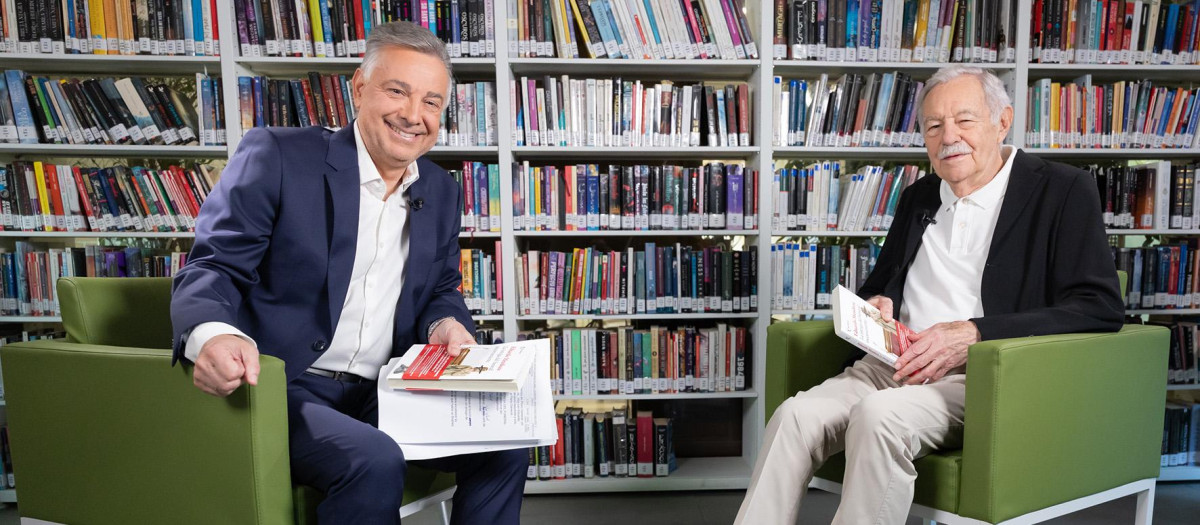 Eduardo Mendoza en Plano general