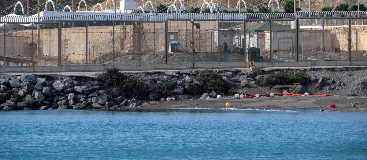 La valla de Espigón en la frontera entre Marruecos y España, en Ceuta