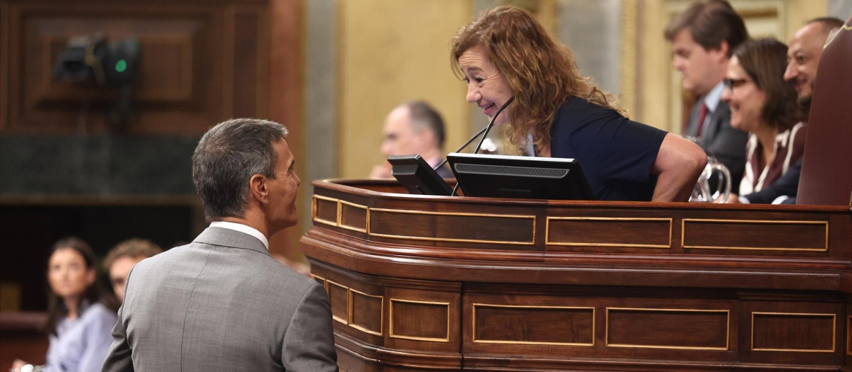 El presidente del Gobierno, Pedro Sánchez, y la presidenta del Congreso, Francina Armengol