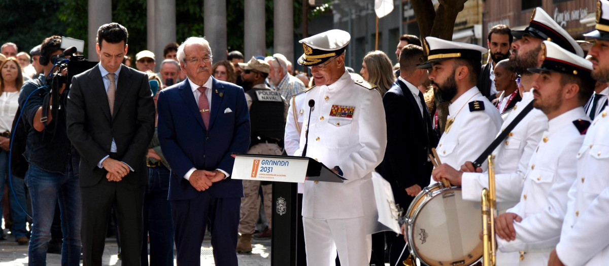El Almirante Jefe de Estado Mayor de la Armada (AJEMA), almirante general Antonio Piñeiro Sánchez, preside la inauguración de un monumento a Álvaro de Bazán en Granada