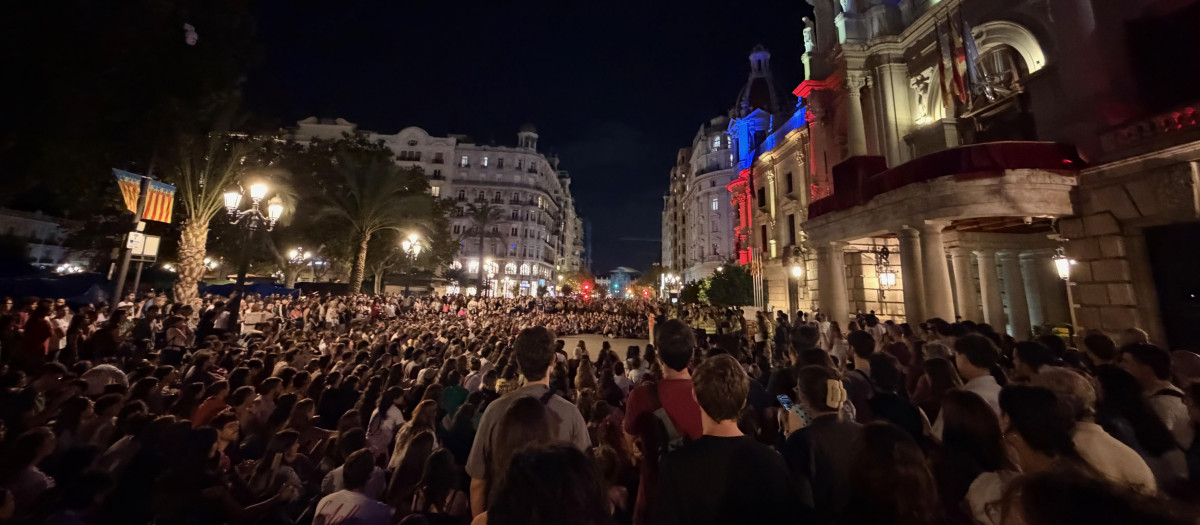 Imagen de la asamblea del miércoles 7 de octubre en la acampada por la vivienda en Valencia.