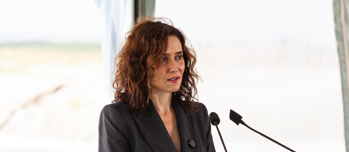Isabel Díaz Ayuso durante su visita a Valdecarros
