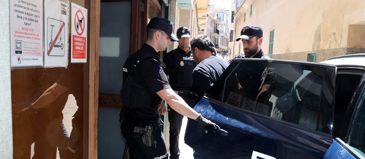 Llegada del autor del crimen al Juzgado de Instrucción número 6 de Manacor