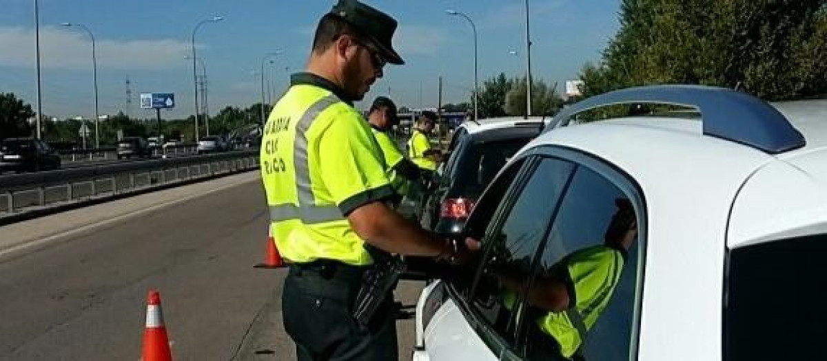 En materia de la baliza V16, la Guardia Civil cumple órdenes