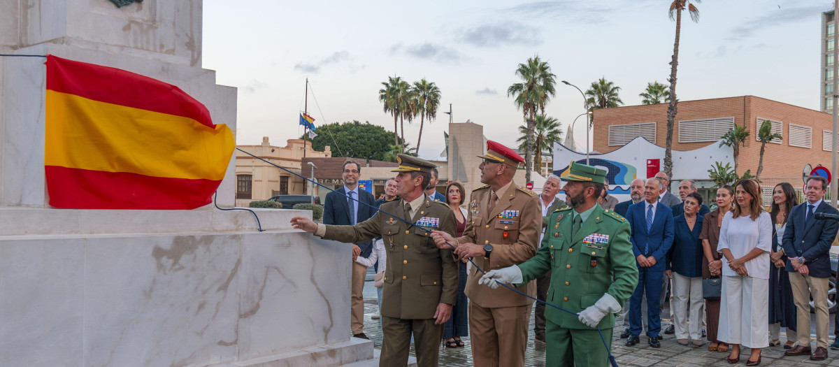 Un gran monumento frente al Palacio de la Asamblea de Melilla rinde tributo a los soldados que acudieron en su auxilio tras Annual