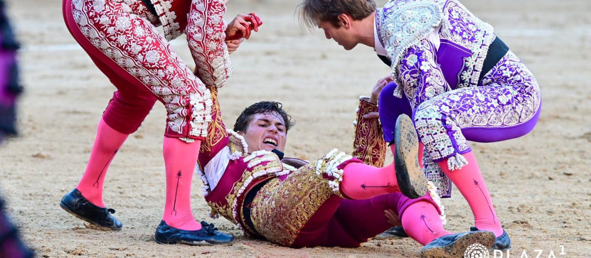 Álvaro Serrano, en el suelo