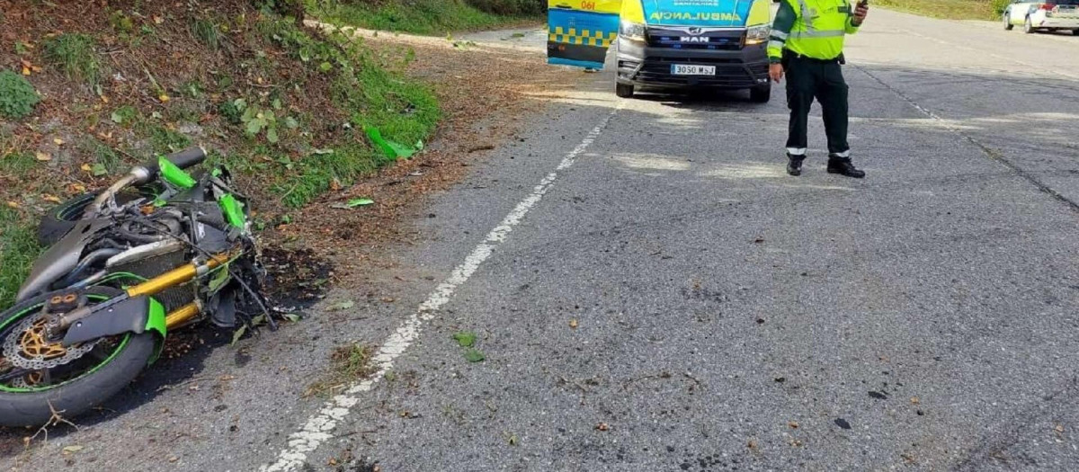 Un motorista de 52 años fallece en una colisión contra un tractor en Dozón (Pontevedra), a 10 de octubre de 2026.

REMITIDA / HANDOUT por GUARDIA CIVIL DE TRÁFICO
Fotografía remitida a medios de comunicación exclusivamente para ilustrar la noticia a la que hace referencia la imagen, y citando la procedencia de la imagen en la firma
10/10/2026