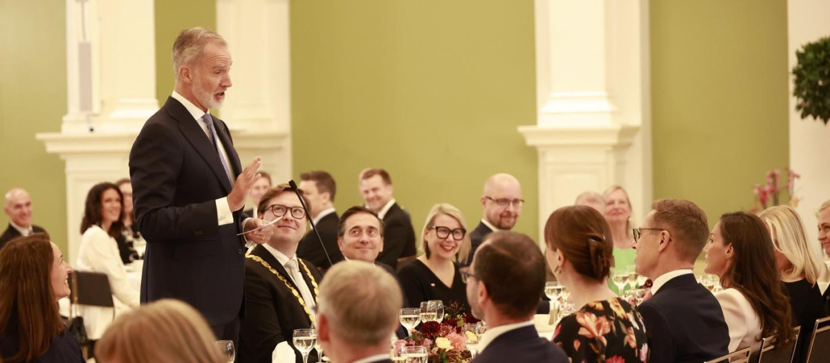 El Rey Felipe VI durante el almuerzo en Helsinki