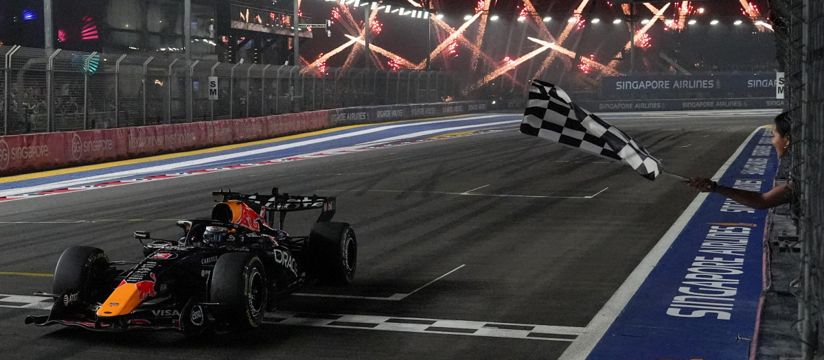 Max Verstappen celebra su victoria en el Gran Premio de Singapur