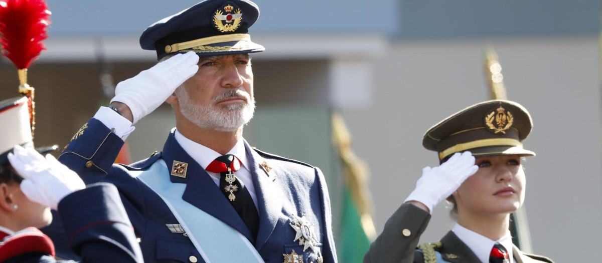 El Rey Felipe VI y la Princesa Leonor durante el desfile militar del 12 de octubre