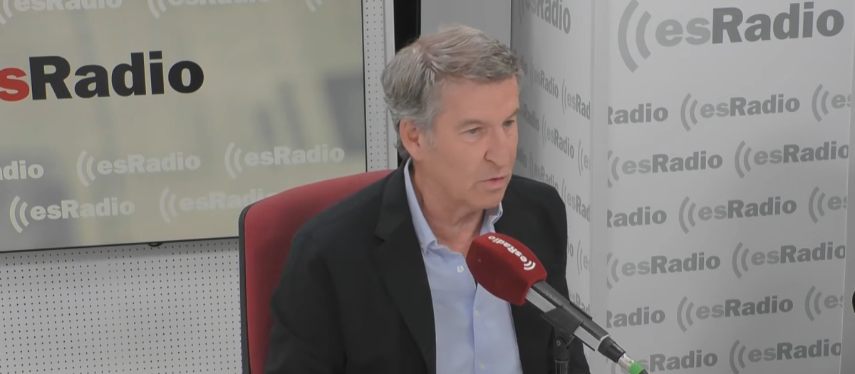 El presidente del PP, Alberto Núñez Feijóo, este martes en esRadio