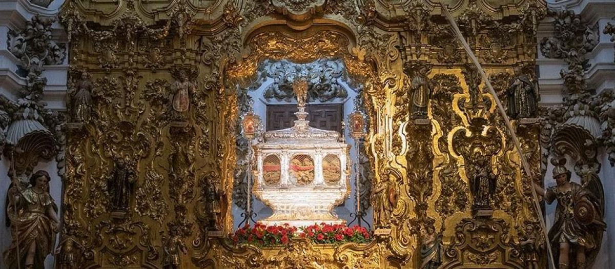 Urna de los Santos Mártires en la basílica de San Pedro (Córdoba)