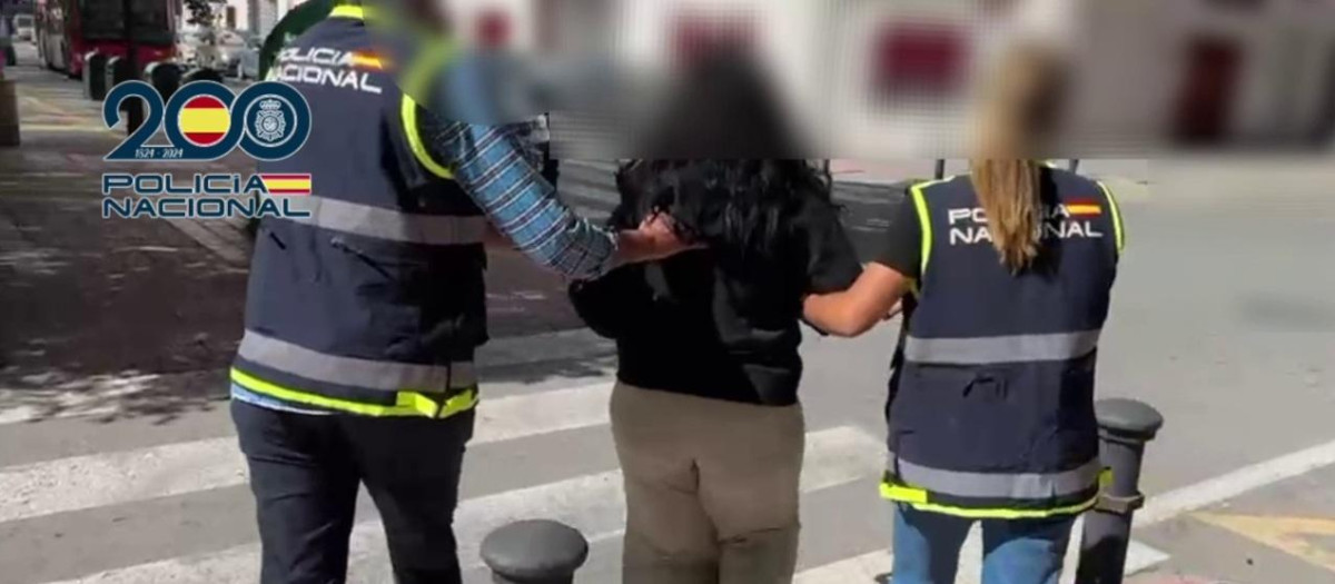 Imagen de una de las detenidas en el marco de la operación desarrollada por la Policía Nacional