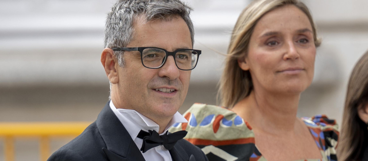 El ministro de Justicia, Féliz Bolaños, a la izquierda de la imagen, acompañado de Sofía Puente, a su izquierda, y otras dos personas más en la Apertrura del Año Juidicial en el Supremo