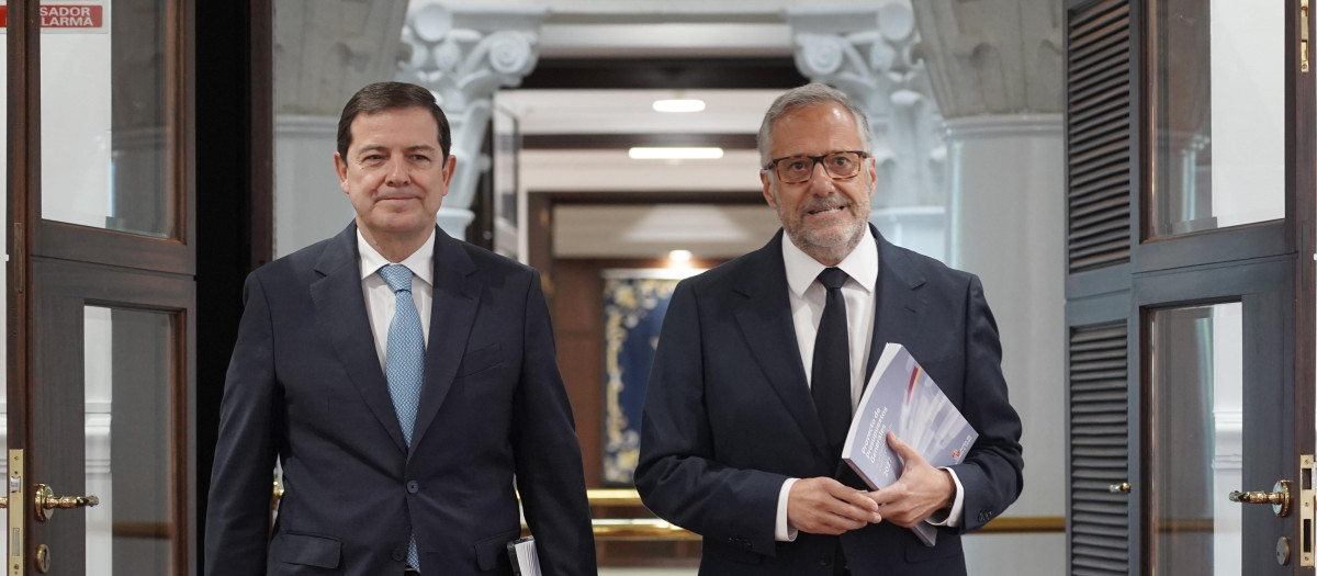 Mañueco y Pollán, este martes, en la presentación de los Presupuestos de Castilla y León para 2027