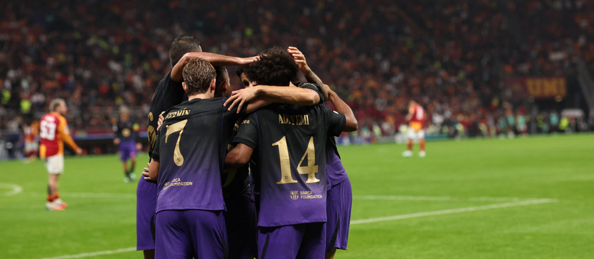 Barcelona's German forward #14 Karim Adeyemi celebrates with teammates after scoring Barcelona's fourth goal during the UEFA Champions League, league phase matchday 2, football match between Galatasaray and Barcelona at the Ali Sami Yen Sports Complex in Istanbul on October 13, 2026. (Photo by BERK OZKAN / AFP)